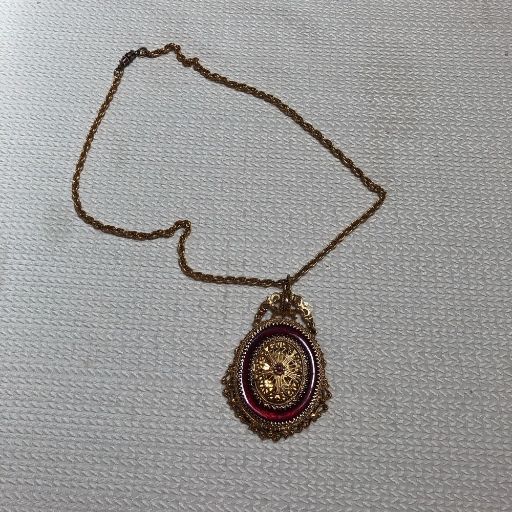 Women’s necklace